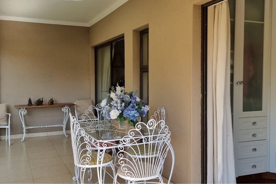 4 Bedroom Property for Sale in WestLake Country Safari Estate North West